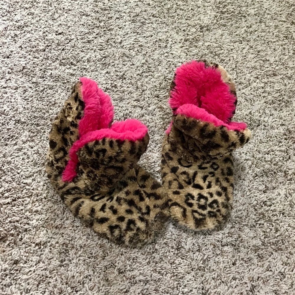 NEW Animal Print Cheetah Pink Fluffy Slippers 7/8